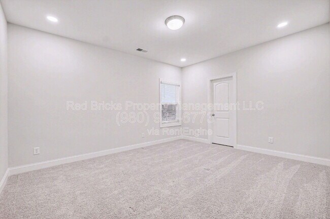 Building Photo - 7907 Moon Hl Pl