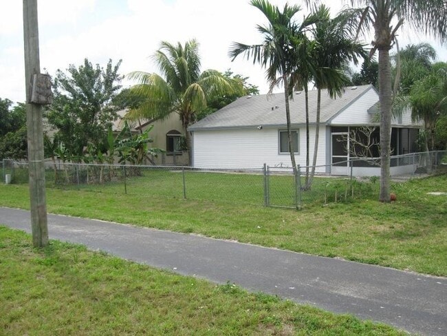 Building Photo - 5628 Pebble Brook Ln