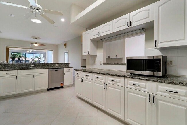 Building Photo - 2752 Barclay Ln