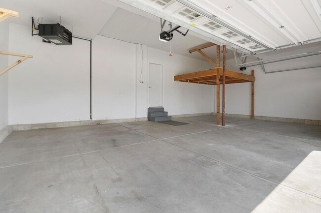 Building Photo - 643 Seneca St