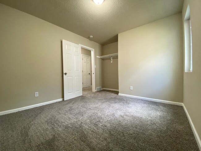 Building Photo - Remodeled 4 Bedroom 3 bath Home