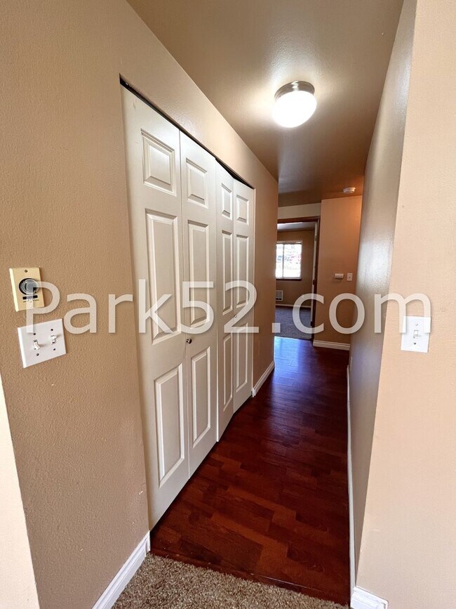 Building Photo - Puyallup Area 2 Bedroom 2nd Floor Apartment