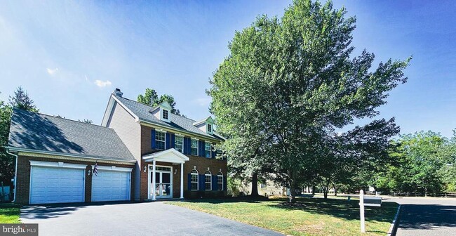 Building Photo - 6 Hedgecroft Dr