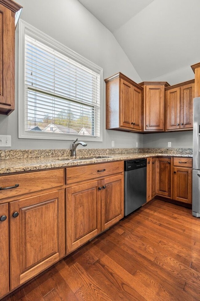 Building Photo - BEAUTIFUL Neighborhood Home!