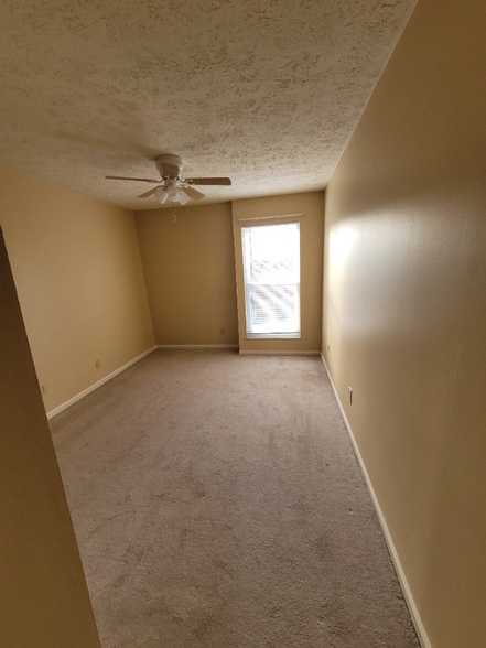 Building Photo - 1310 Louisville Rd