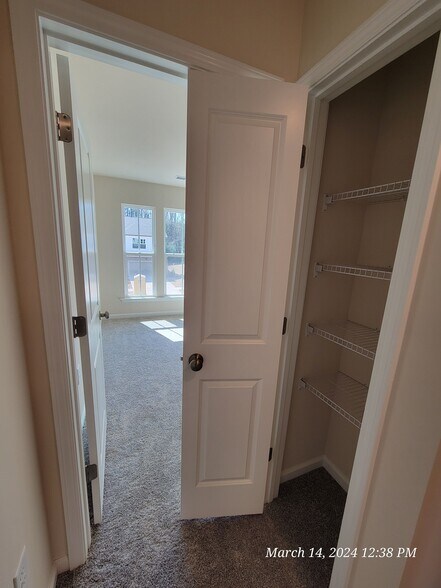 Building Photo - 424 Glen Clova Dr