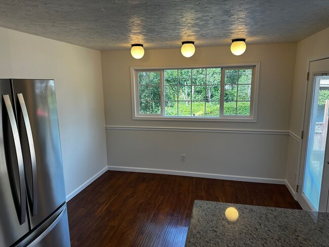 Building Photo - 4Bd/1.5Ba Renton House
