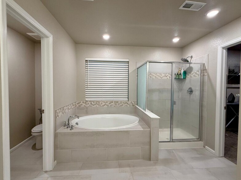 Building Photo - 18284 Grosbeak Pl