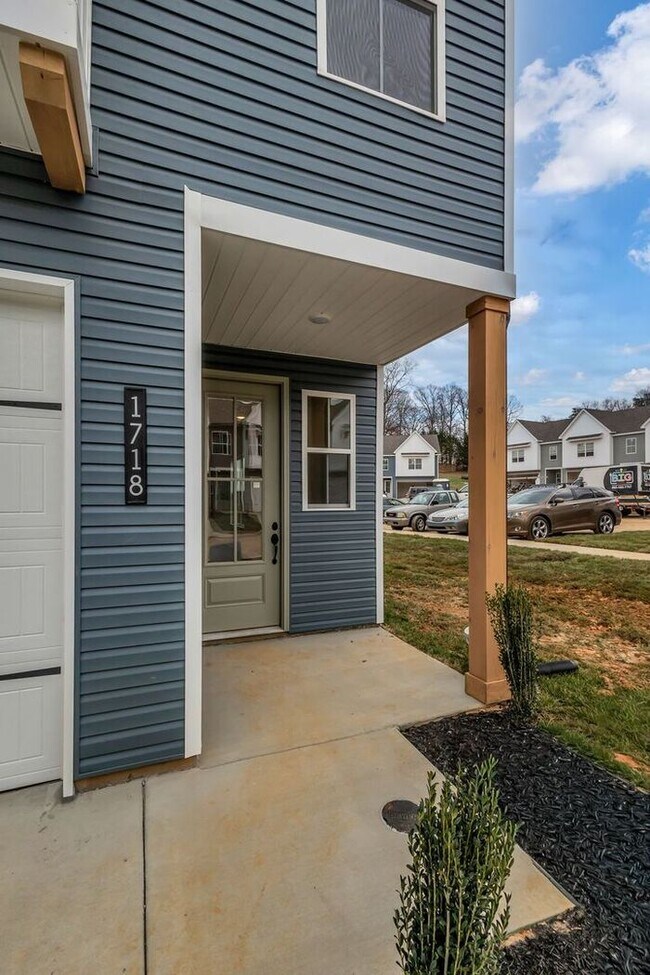 Building Photo - 3 bedroom 2.5 bath Cosmo Floorplan at Andes Hill
