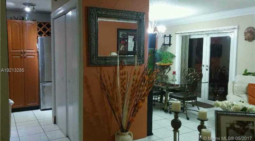 Building Photo - 177 NE 12th Ave