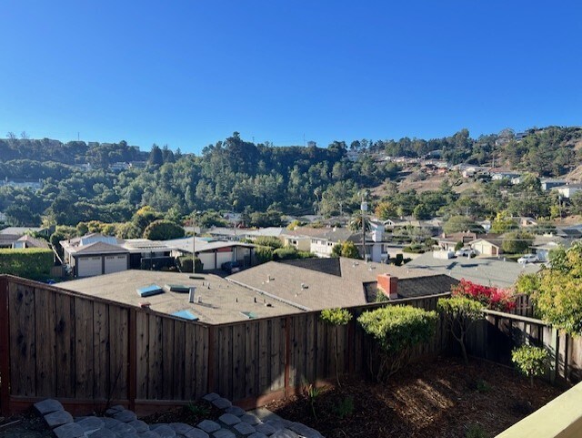 Building Photo - 880 Larkspur Dr