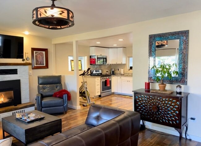 Building Photo - **Jacksonville Gem in the Historic Distric...