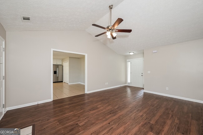 Building Photo - 200 Wagon Wheel Dr
