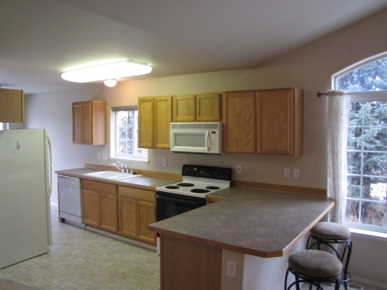 Building Photo - 6051 Spruce Meadows Loop
