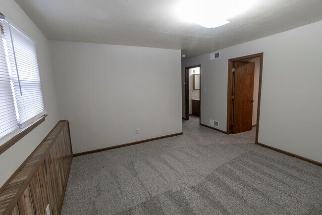 Building Photo - 4465-4467-4467 Santa Anna Dr