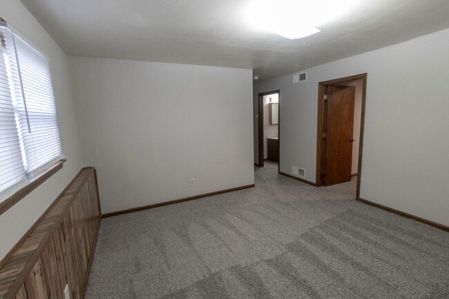 Building Photo - 4465-4467 Santa Anna Dr.