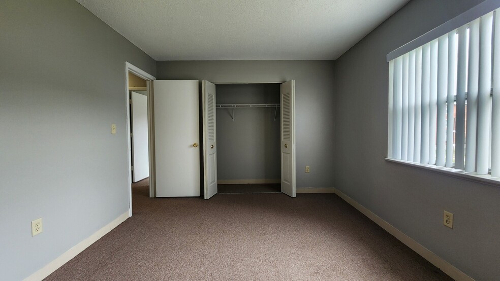 Building Photo - 102 N Point Dr