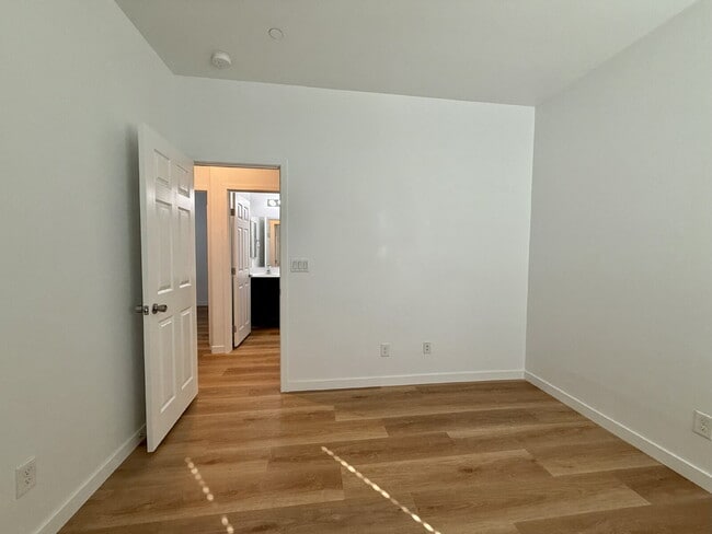 Building Photo - 4 BED, 2.5 BATH, 2 CAR-GARAGE, TWO-STORY, SINGLE FAMILY HOME FOR
