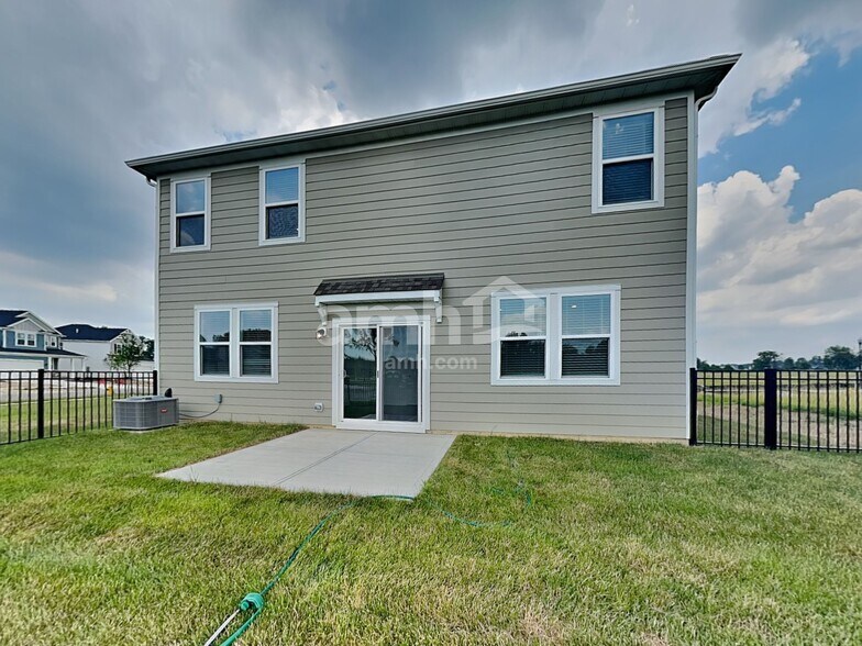 Building Photo - 9045 Lucy Dr