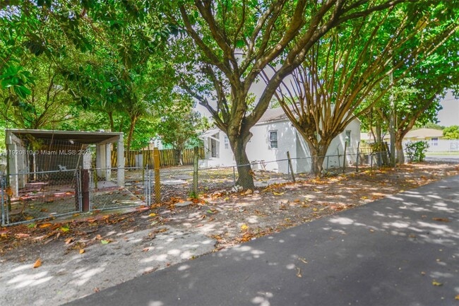 Building Photo - 1250 NW 43rd St