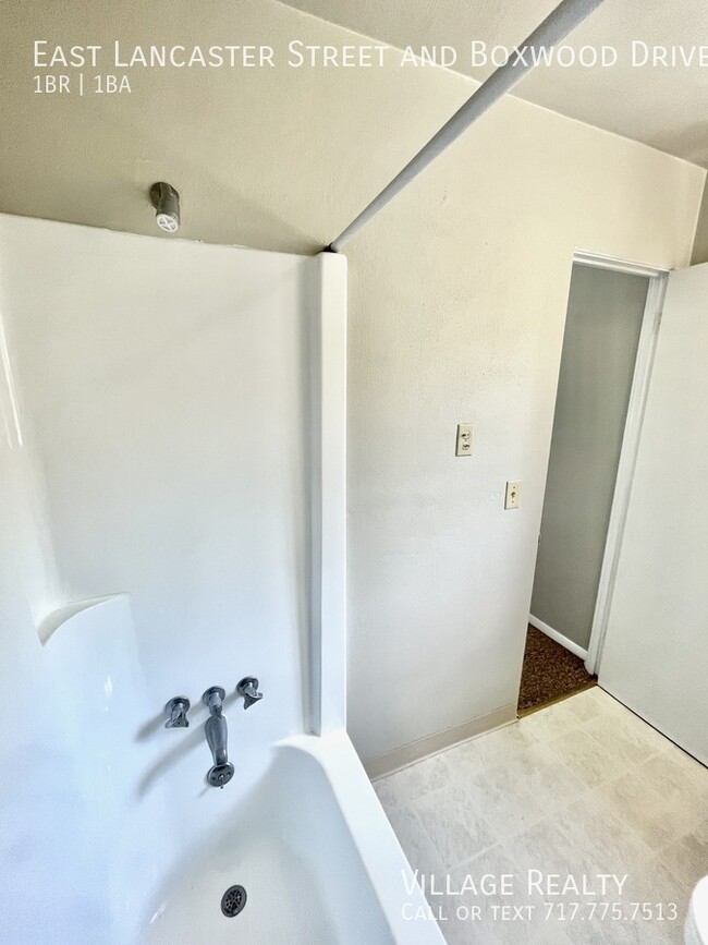 Building Photo - Available NOW! Budget-friendly 1-Bed w/ On...