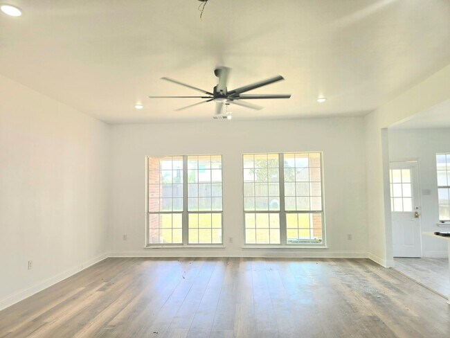 Building Photo - 20315 Lakeland Falls Dr