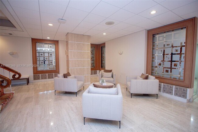 Building Photo - 2899 Collins Ave