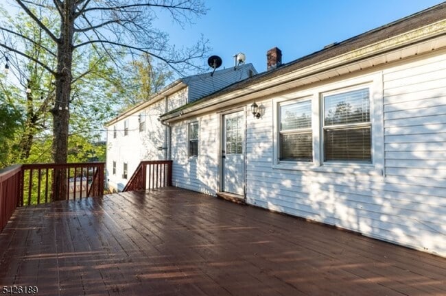 Building Photo - 47 River Rd