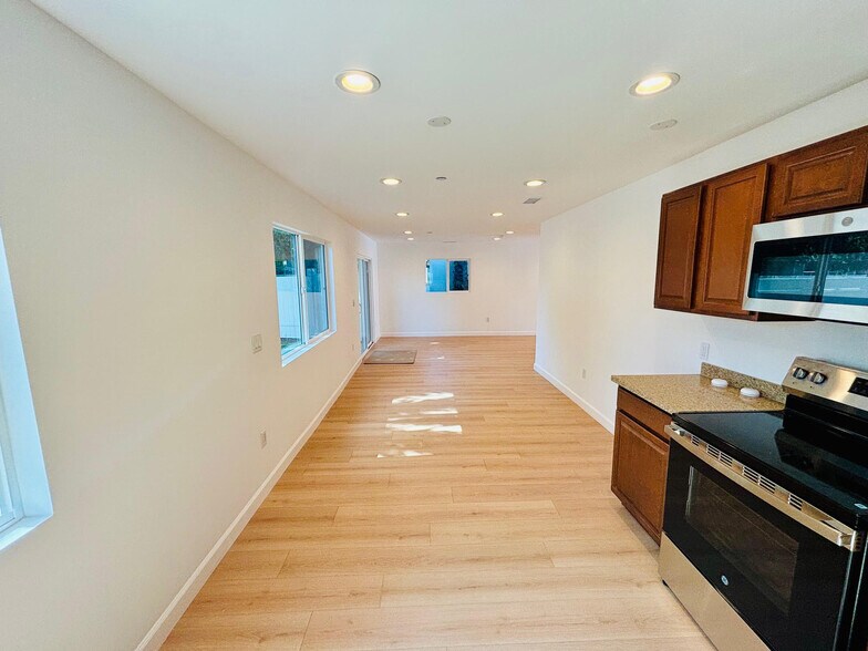 Building Photo - 14758 Lemay St