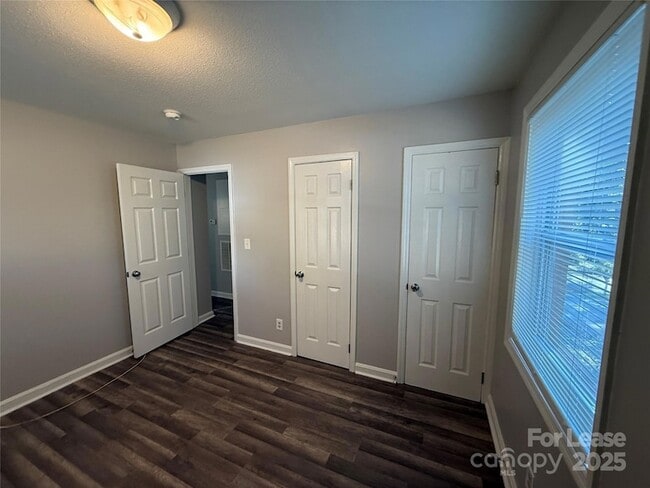 Building Photo - 431 Red Tip Ln