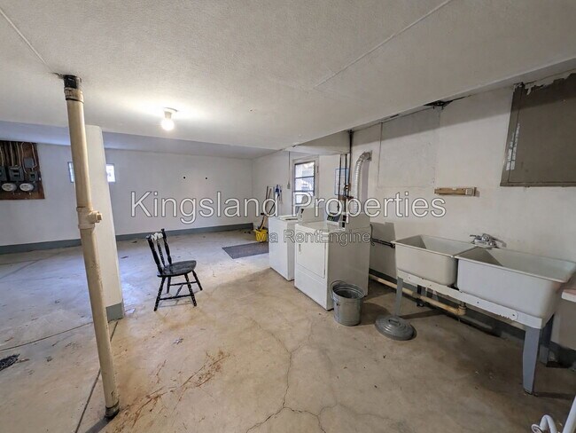 Building Photo - 5353 Walsh St