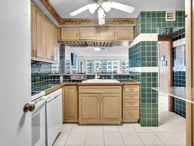 Building Photo - 3430 Galt Ocean Dr