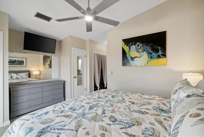 Building Photo - 5807 Sunset Ave