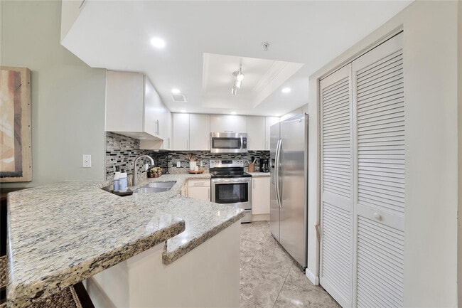 Building Photo - 2005 SE 10th Ave