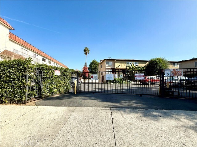 Building Photo - 7320 Lennox Ave