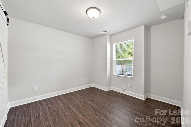 Building Photo - 1205 Kohler Ave