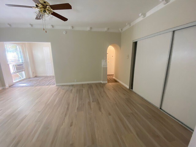 Building Photo - 152 S Sycamore Ave