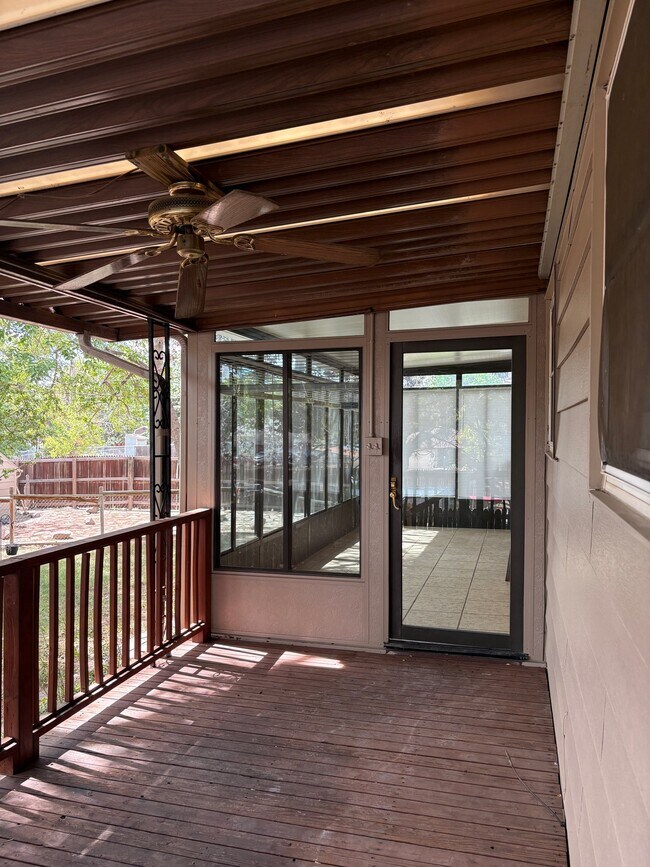Building Photo - 1208 Sycamore Dr