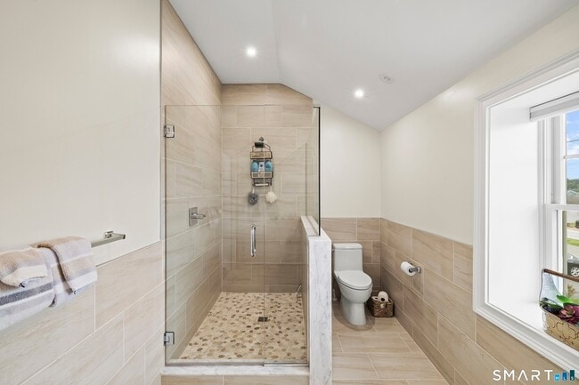Building Photo - 18 Bel Aire Manor