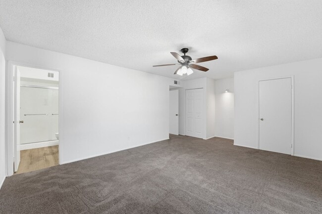 Building Photo - Beautiful 3-Bedroom Townhome in Northern Manor West