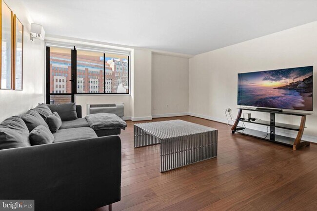 Building Photo - 1325 18th St NW
