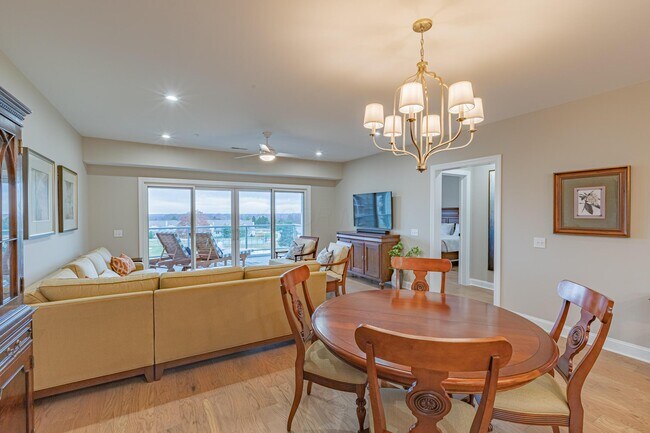 Building Photo - 5211 Highpointe Lakes Dr