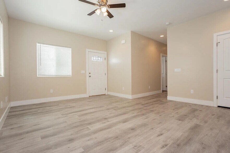 Building Photo - 1741 S Dandelion St