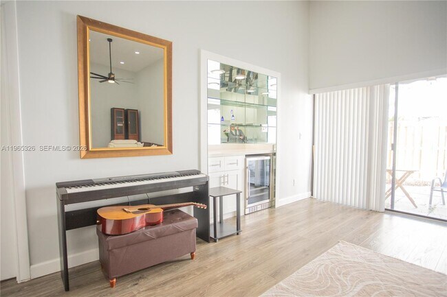 Building Photo - 523 Leslie Dr