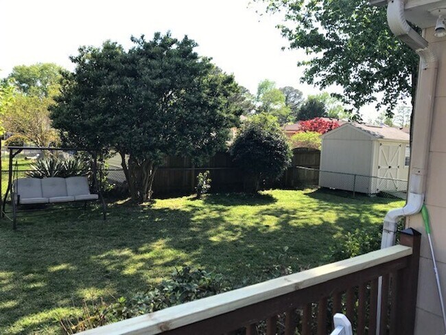 Building Photo - BEAUTIFULLY UPDATED 4 BEDROOM WITH FENCED ...