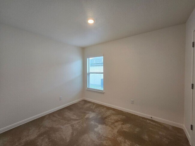 Building Photo - 908 Cherry Laurel Ln