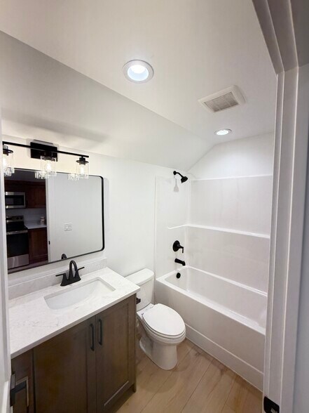 Building Photo - 3055 W Bonneville Cir