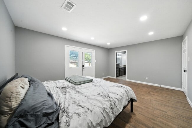 Building Photo - 13310 Ravensway Dr