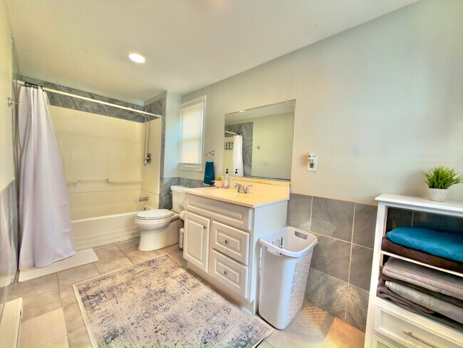 Building Photo - 410 Ritter Ave