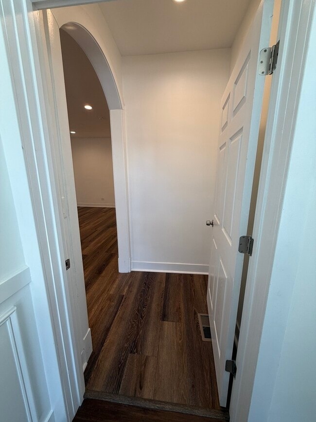 Building Photo - 1922 S Harvey Ave